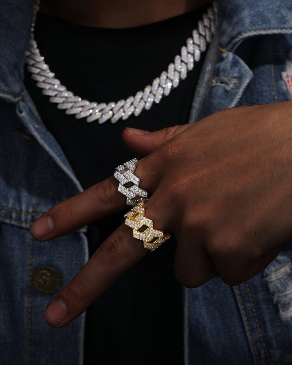 CUBIC MOISSANITE RING WITH PRONGS.