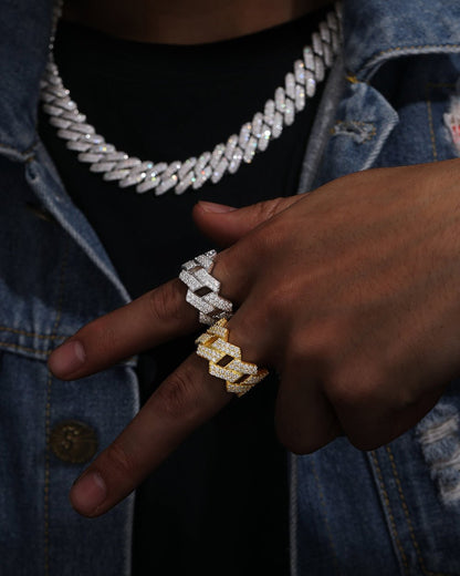 CUBIC MOISSANITE RING WITH PRONGS.