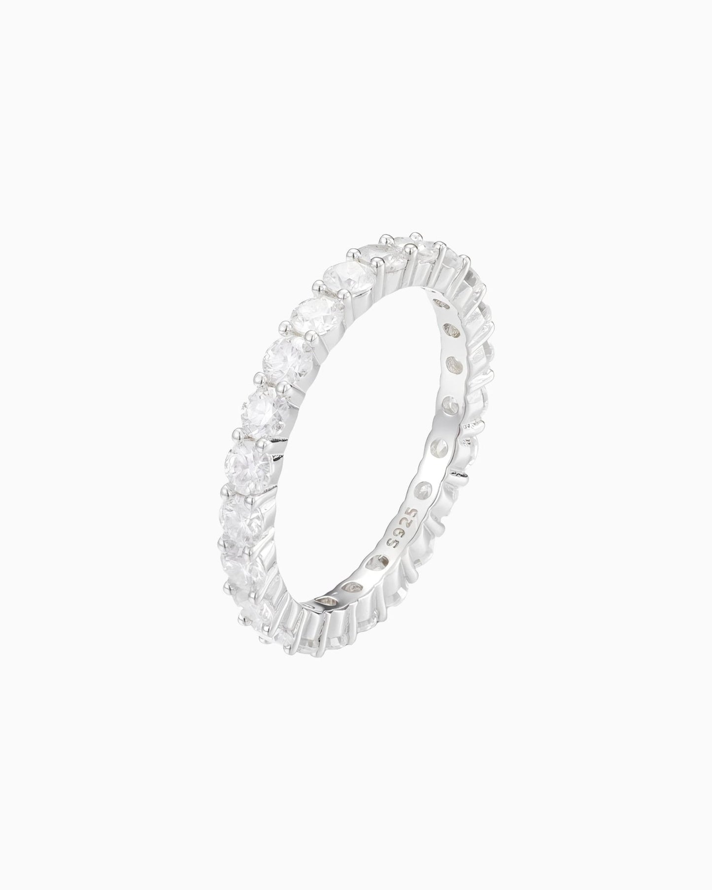 SLIM ETERNITY RING IN MOISSANITE.