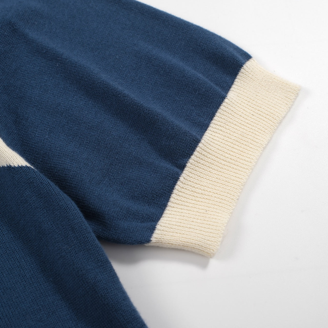 1970s Men's Colourblock Knit T-shirt – Blue Striped Round Neck