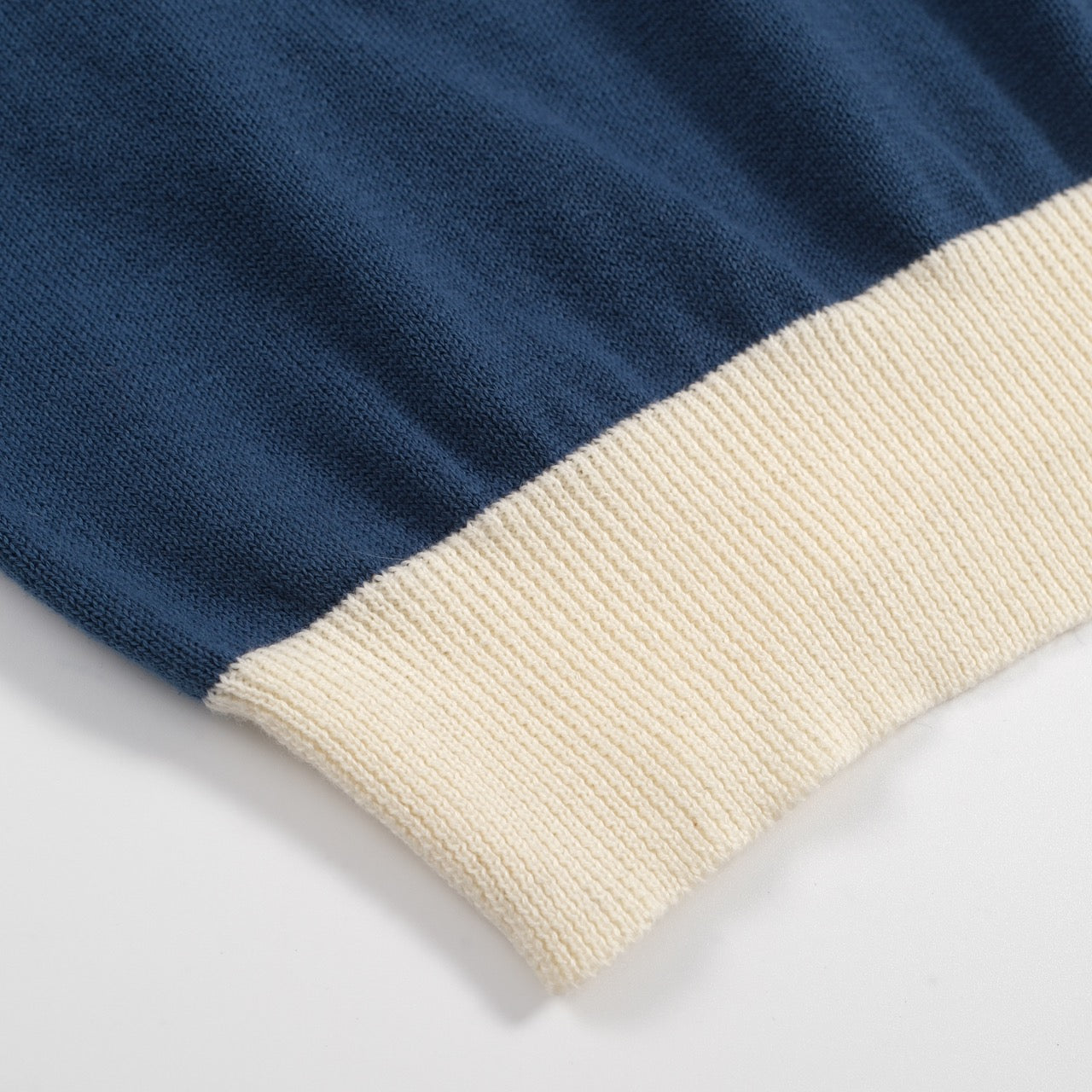1970s Men's Colourblock Knit T-shirt – Blue Striped Round Neck