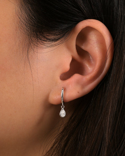 SHIMMERING EARRINGS.